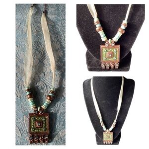 🪷 Attractive Ribbon Necklace w/Crystals & Beads